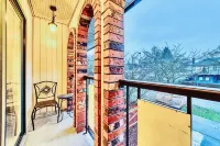 Neocolonial Nouveau Kensington Vacation Home