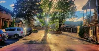 Lake Crest Inn - parking