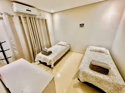 Residence with swimming pool and barbecue, very large and cozy house Hotels in 