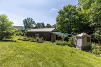 Cozy Cabin with an RV &Camper Hookup Pet Friendly Peaceful & Relaxing