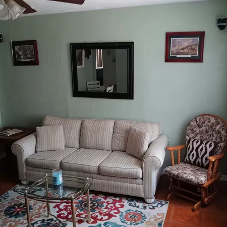 Charming 2-bedroom cottage in enjoyable Pinellas Park with AC, WiFi, and more