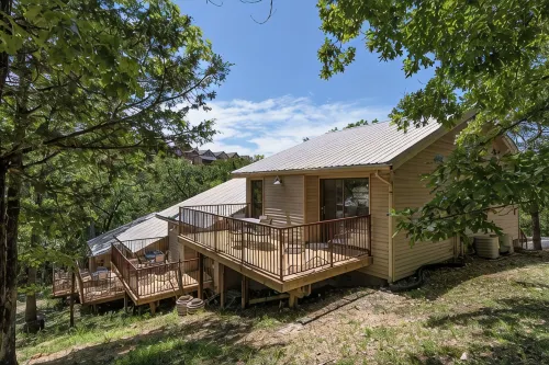 Table Rock Lake Cabin Getaway! Close to Lake, SDC, Showboat, and more!