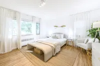 Luxury New Haven Retreat • Private Pool, Gym, Cinema • Near Yale & Beaches - WiFi