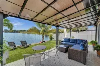 Charming lake view 3-bedroom in pleasant Fort Lauderdale