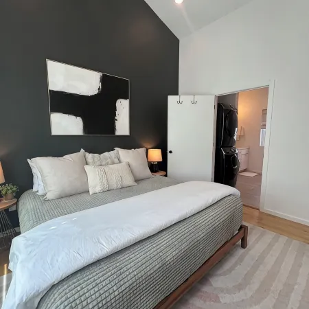 Cozy 1Br Townhome at Base of Lookout Mountain-Steps from the Incline Railway!