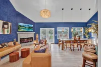 Private Lakefront Retreat-Mins to Waterparks and Attractions - 4-Star