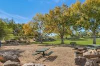 Serene Vacation Home - Trails, Golf & Dining!