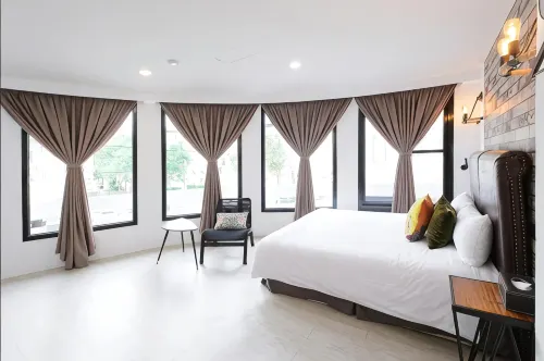 Live in Happiness B&B - Business