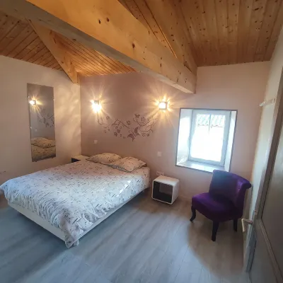 Character cottage for 6 people on the edge of the water in the Marais Poitevin