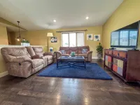 Spacious/Clean 4 Bedroom 2 Bathroom Home away from Home. - 4성급