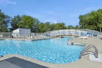 Completely Remodeled Table Rock Retreat: Cozy Lake View Condo + Screened Porch - 3 tähden