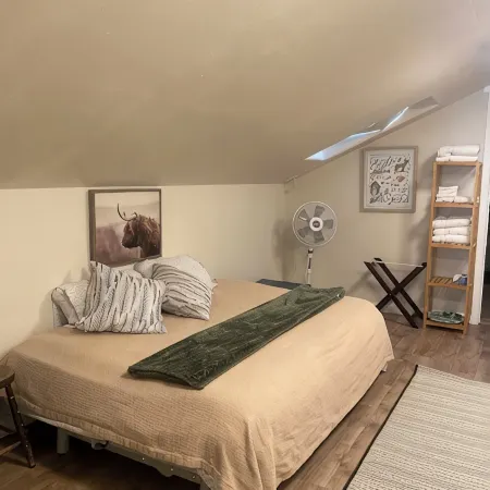 Quiet & cozy loft apartment only minutes to downtown Springfield and U of O.