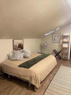 Quiet & cozy loft apartment only minutes to downtown Springfield and U of O. - balcony