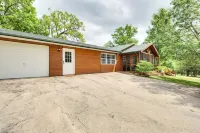 Family Friendly Lake House -1 hour from KC! Hotels in 