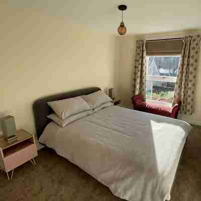 Riverside Garden Apartment with lovely River Tay views and parking Rooms