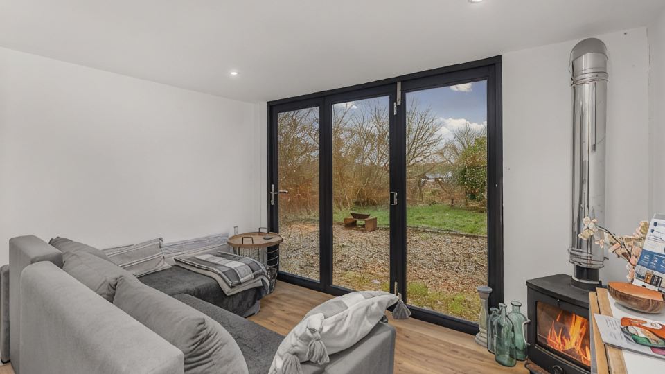 The Cranny: 1 Bedroom House with Indoor Fireplace