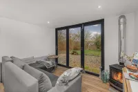The Cranny: 1 Bedroom House with Indoor Fireplace