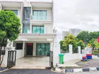 112 Corner Terrace 6BR 6Bath 18pax Near SPICE/USM/QUEENSBAY - 3-Star