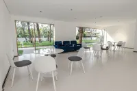 Wanwei Xi'an Seaview Homestay - Pools