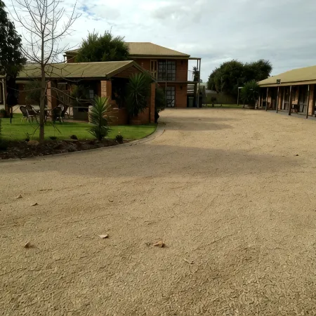 Statesman Motor Inn