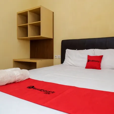 RedDoorz Near Taman Pantai Alam Indah Tegal