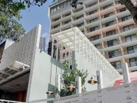 The Island Gold Coast Hotels near SkyPoint Climb