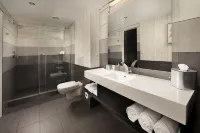 Skybridge Seattle Airport Hotel