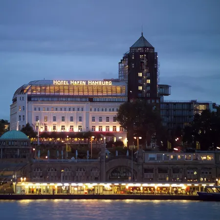 Hotel Hafen Hamburg Отели рядом с достопримечательностью «Парк Волерспарк»