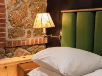 Stay in a Restored 1940s Texaco Station with Spa Bath & Oak Courtyard Hotels in Brown County