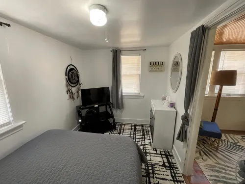 Sleep 6, Lakeview Cottage with private beach, boat dock & spectacular views. - Chalets