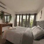 Luxury 3-bedroom house with WiFi and AC in Tamanique - 4-Star