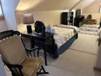 Cozy Log-beamed cabin near Yellowstone and Ennis’ World class  Madison River - WiFi