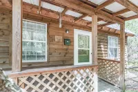 Raccoon Loft - Secluded Cabin with Fire Pit and Pickleball - Chalets