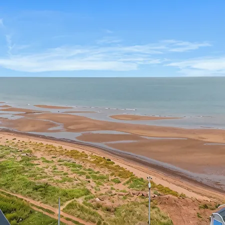 Seashell by the Seashore: Cozy 1BR Cottage Steps from Private Sandy Beach