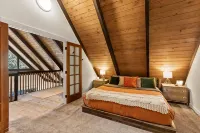 Luxury A-Frame w/ New Hot Tub! 15 Mins to Stevens Pass - Misty Mt. Haus - Tiny houses