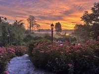 Charming Lake House Getaway - 3-Star
