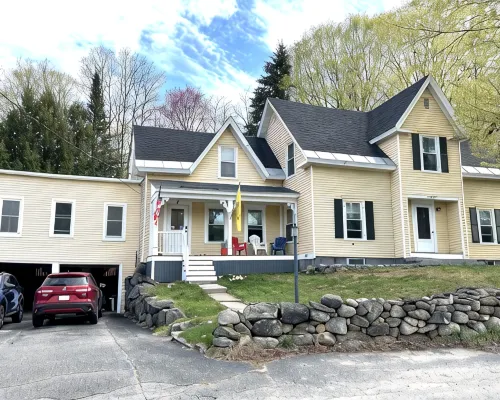 Main Street Retreat 4-bedroom w Hot Tub, Walk to Beach, Harbor & Restaurants Hotéis em Sunapee
