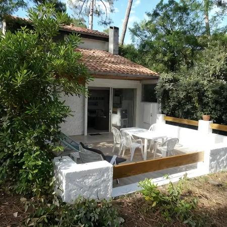 Maisonnette, in the middle of the pines, 5 mn walk to the beach, near Hossegor