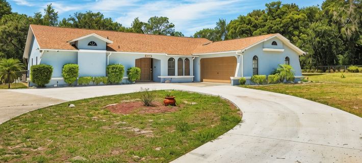 Cozy home with heated pool in Brooksville, FL Hoteles en Spring Hill