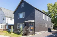 MANHATTAN MODERN: Large 3 bed, Fenced yard-Parking - Homestays