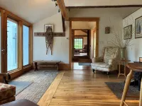 Beautiful 4-bed home on 24 acres in West Burke-12 min from Burke Mountain! - Wifi