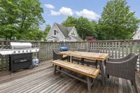 High Tide Cottage is located in town and just steps from Ogunquit Beach! - 4-Star