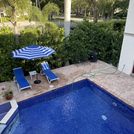 Located in the heart of Old Naples! Enjoy the beach shopping and dining