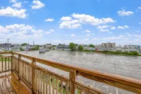 Charming, updated 2-bedroom home, 5 min walk to beach, pets ok, onsite parking! - Holiday bungalows