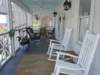 2 Bedroom Lovingly Restored 1925  Cottage 1 1/2 Blocks from Beach - Country Houses