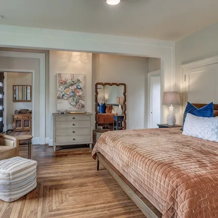 Historic 1880 1-Bedroom Downtown Apartment