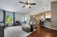 Family Fun Haven: 3 Bed/2 Bath/6 Mi to Legoland/Pet Friendly! - 3-Star