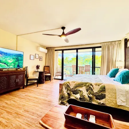 Tropical Paradise #14 at HBR, beach access, kitchen, washer/dryer & AC