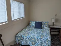 Charming 2-bedroom cottage in the great little town of Dillon with WiFi Hotels in Dillon