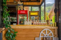 Karaoz Sapphire Bungalows - bar